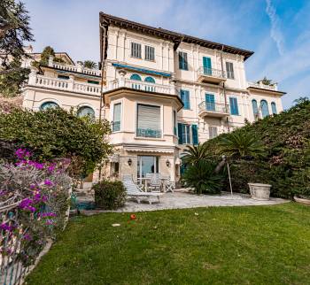 Apartamento en una villa de élite en San Remo