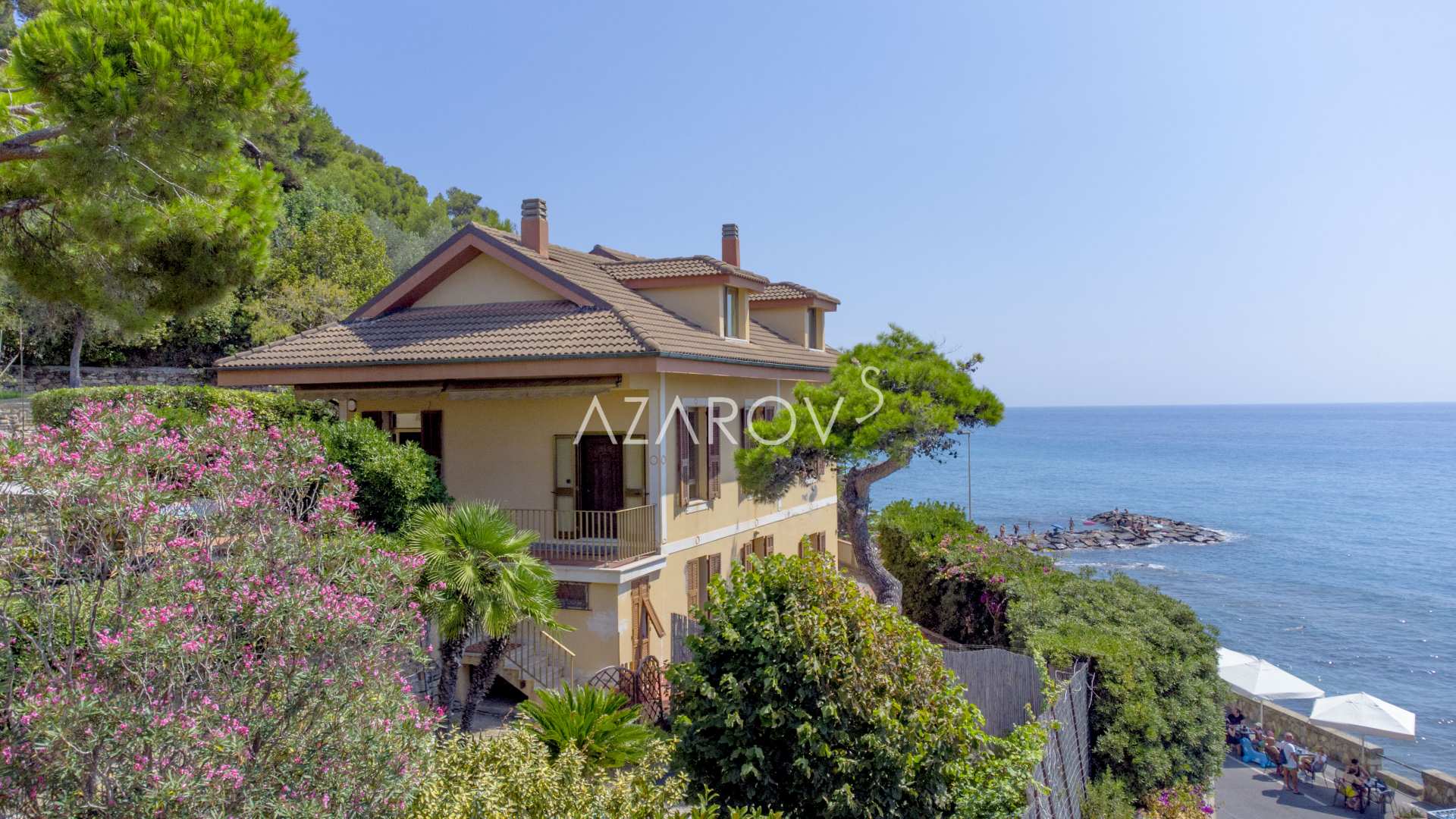 Villa en primera línea de playa en Italia